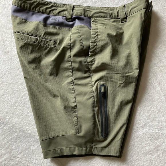 REI Venturi Hiking Shorts - Picture 3 of 10